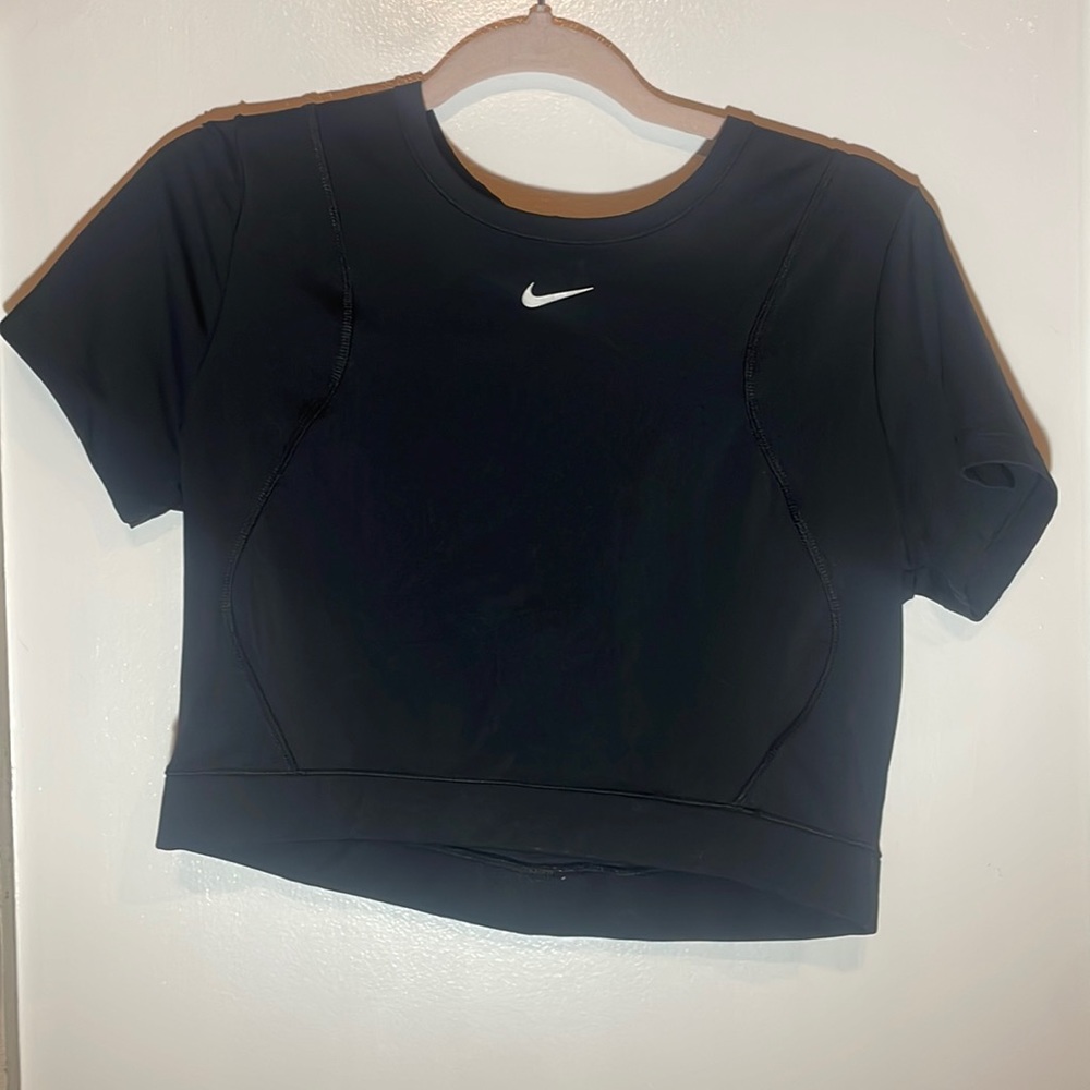 Nike Cropped workout top